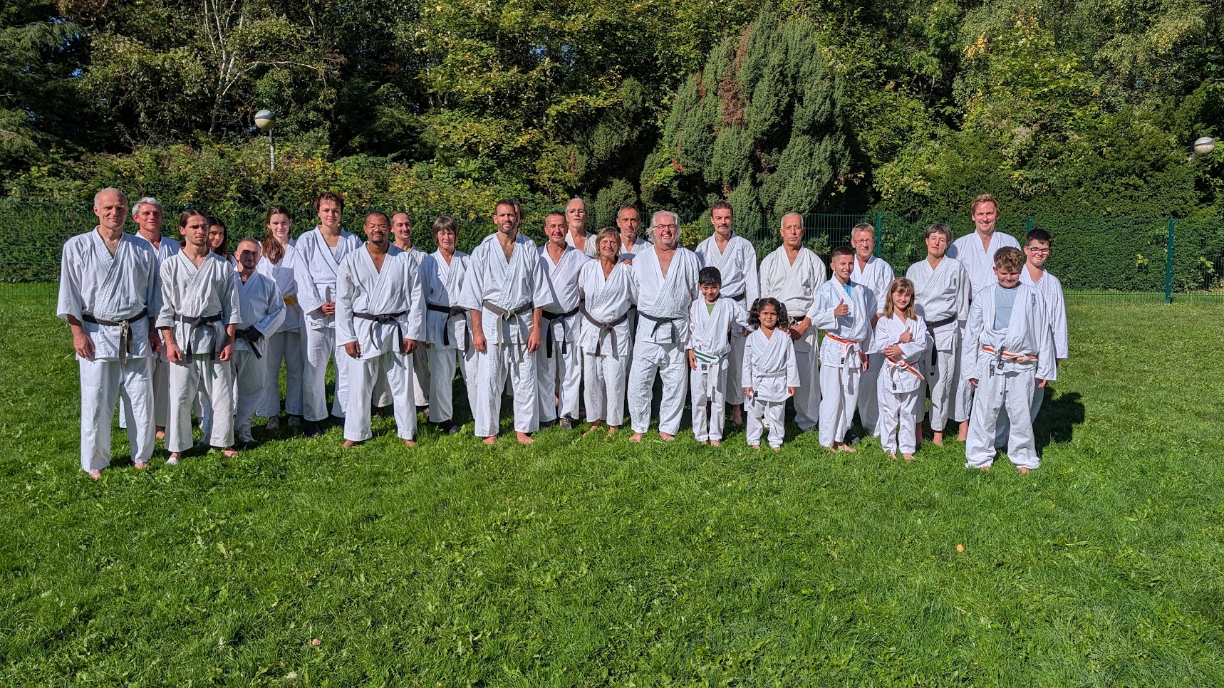 Gruppenfoto der Teilnehmenden im Freien beim Lehrgang Wuppertal 2026