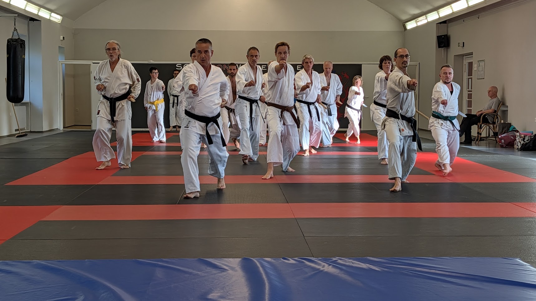 Gemeinsames Techniktraining in der Halle beim Lehrgang Wuppertal 2026